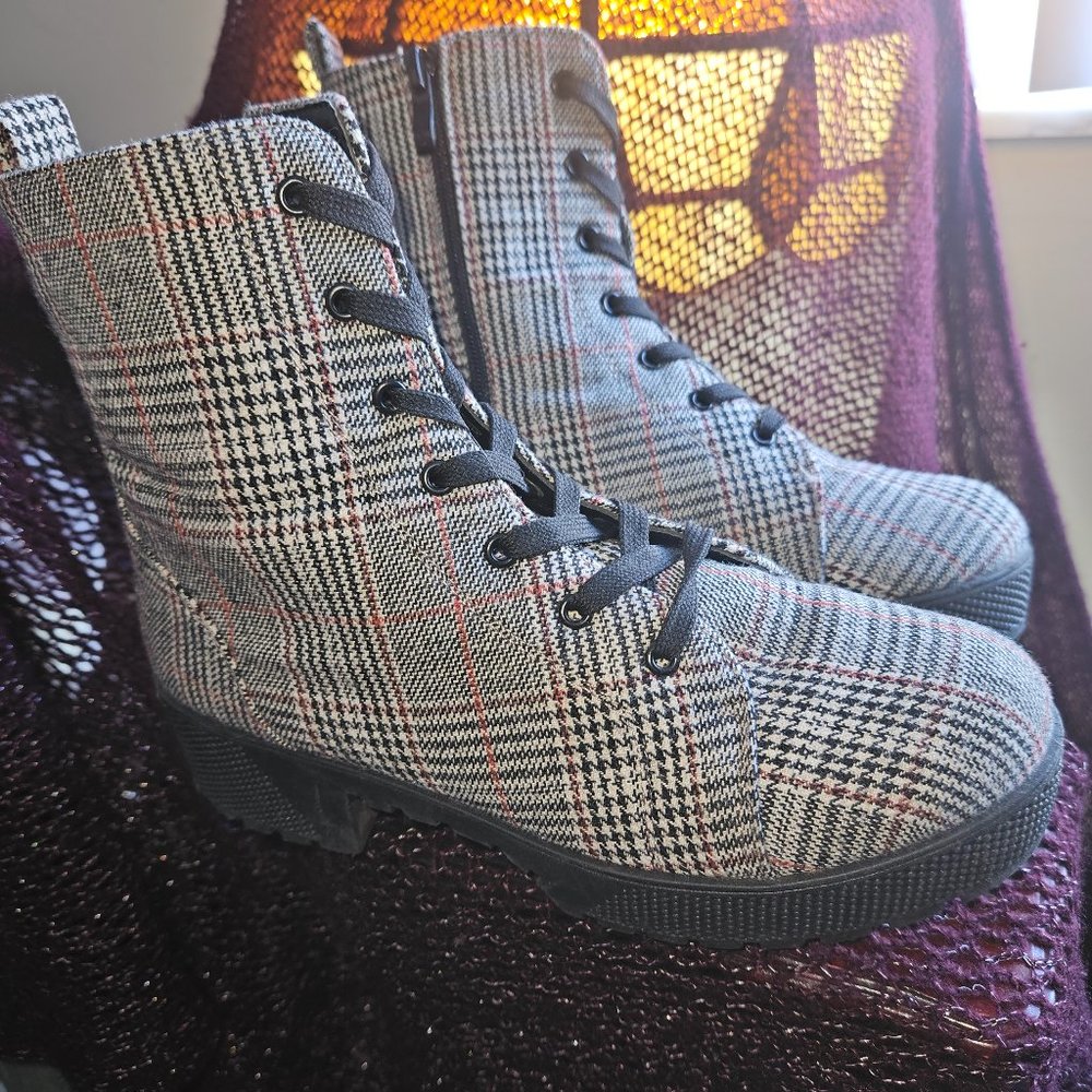 Casual plaid boots